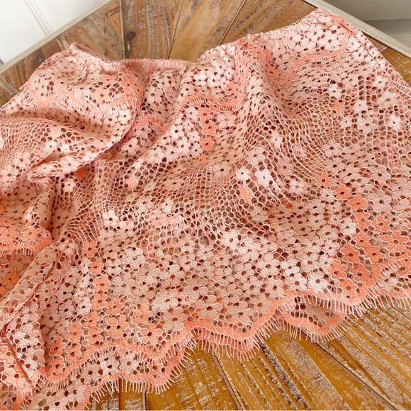 NIP Victoria’s Secret Flower Lace Shorts in Size Small - Picture 4 of 10